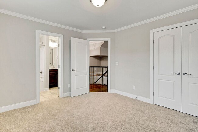 Building Photo - MOVE IN READY! – Gorgeous 4BR/4BA Townhome in Villages of Apex, 1 mile to DT Apex!