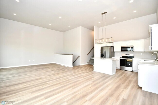 Building Photo - 3728 33rd St S