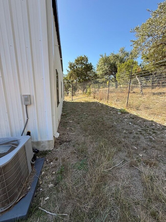 Building Photo - NEW ON MARKET