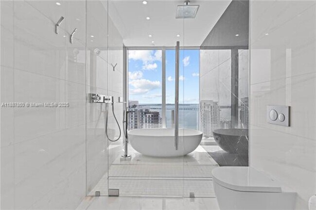 Building Photo - 300 Biscayne Blvd Way