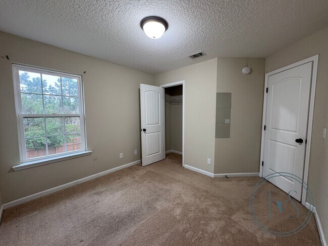 Building Photo - RATE DROP ALERT! (was $2400/month)