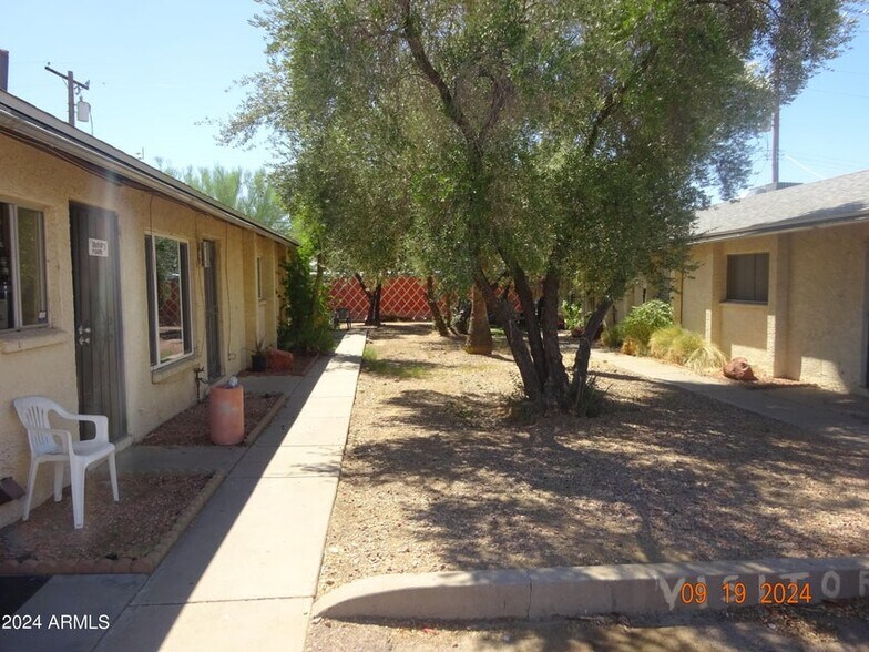 Building Photo - 341 E Vogel Ave