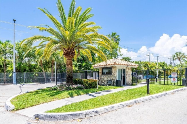 Building Photo - 18081 Biscayne Blvd