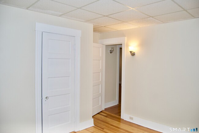 Building Photo - 37 Putnam St