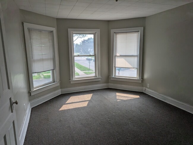Building Photo - 1725 Hughitt Ave