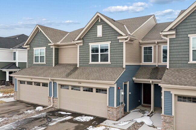 Building Photo - Townhouse in Shakopee