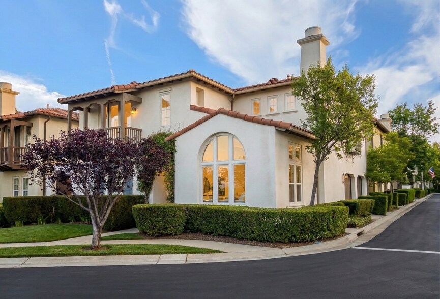 Building Photo - 27014 Carmelita Dr