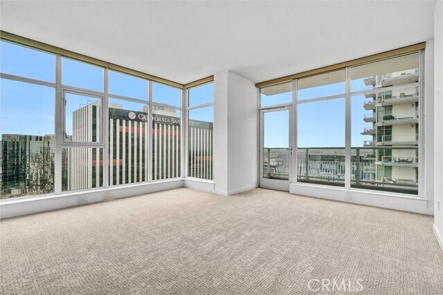 Building Photo - 411 W Seaside Way