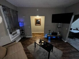 Building Photo - 626 Oak St