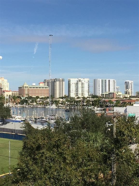 Building Photo - 160 Columbia Dr