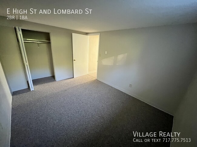 Building Photo - Huge 2-Bed apartment with washer/dryer hoo...