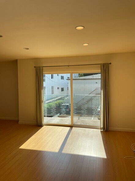 Building Photo - 914 3rd St