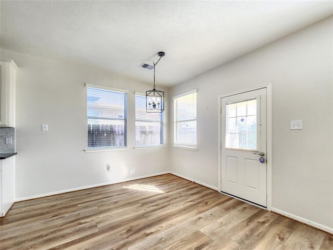 Building Photo - 21827 Sierra Long Dr