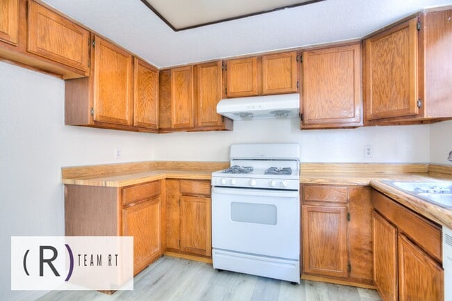 Building Photo - A Spacious Condo with a Quiet Community