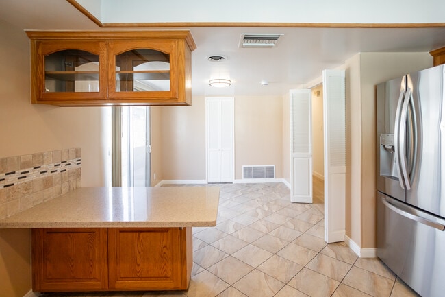 Building Photo - 11801 Rexford Rd