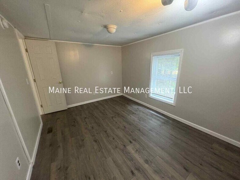 Building Photo - 19 Balsam Ln