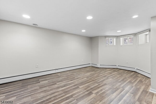 Building Photo - 336 Madison Ave