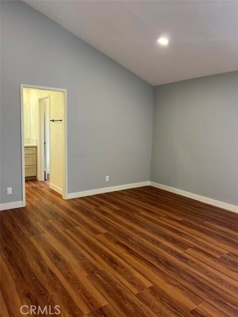 Building Photo - 239 Linwood Ave