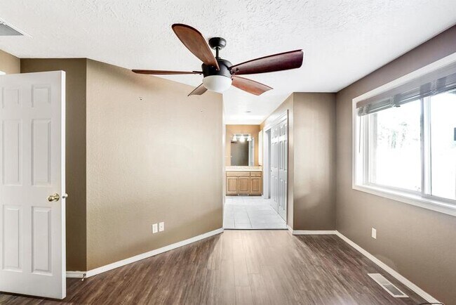 Building Photo - 1075 Mildred Ln SE