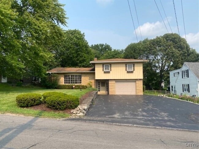 Primary Photo - 106 Erregger Rd