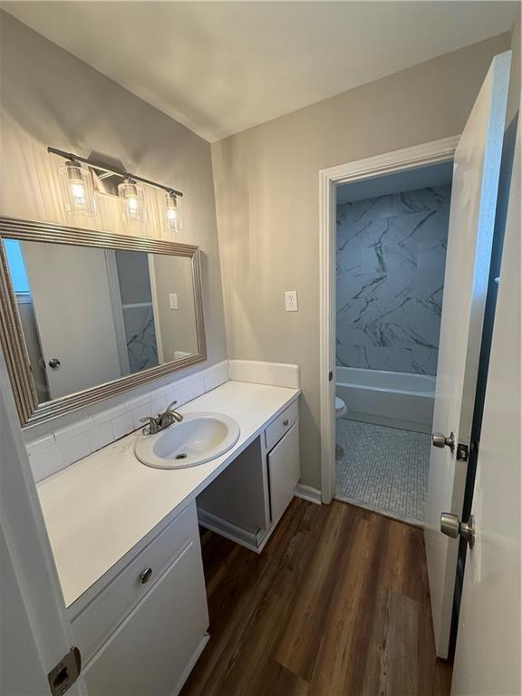 Building Photo - 505 Newport Dr W