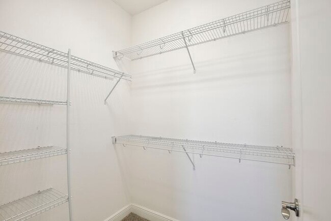 Building Photo - Elegant 2/2.5 Townhome in Guard-Gated Eagl...