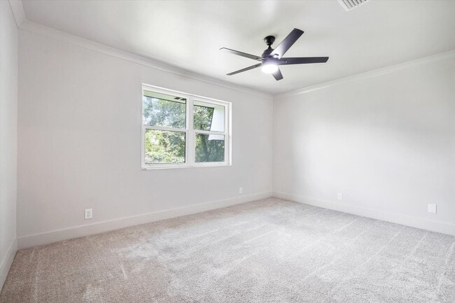 Building Photo - SPRING HILL OAKS CONDOMINIUMS