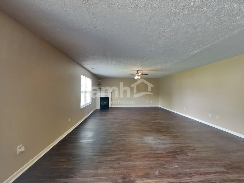 Building Photo - 10640 Standish Pl