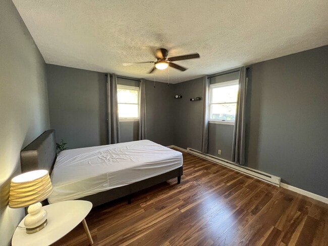 Building Photo - 1924 Ottawa Ave