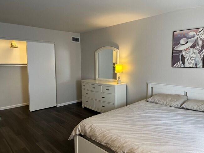 Building Photo - 5101 Carriage Way Dr