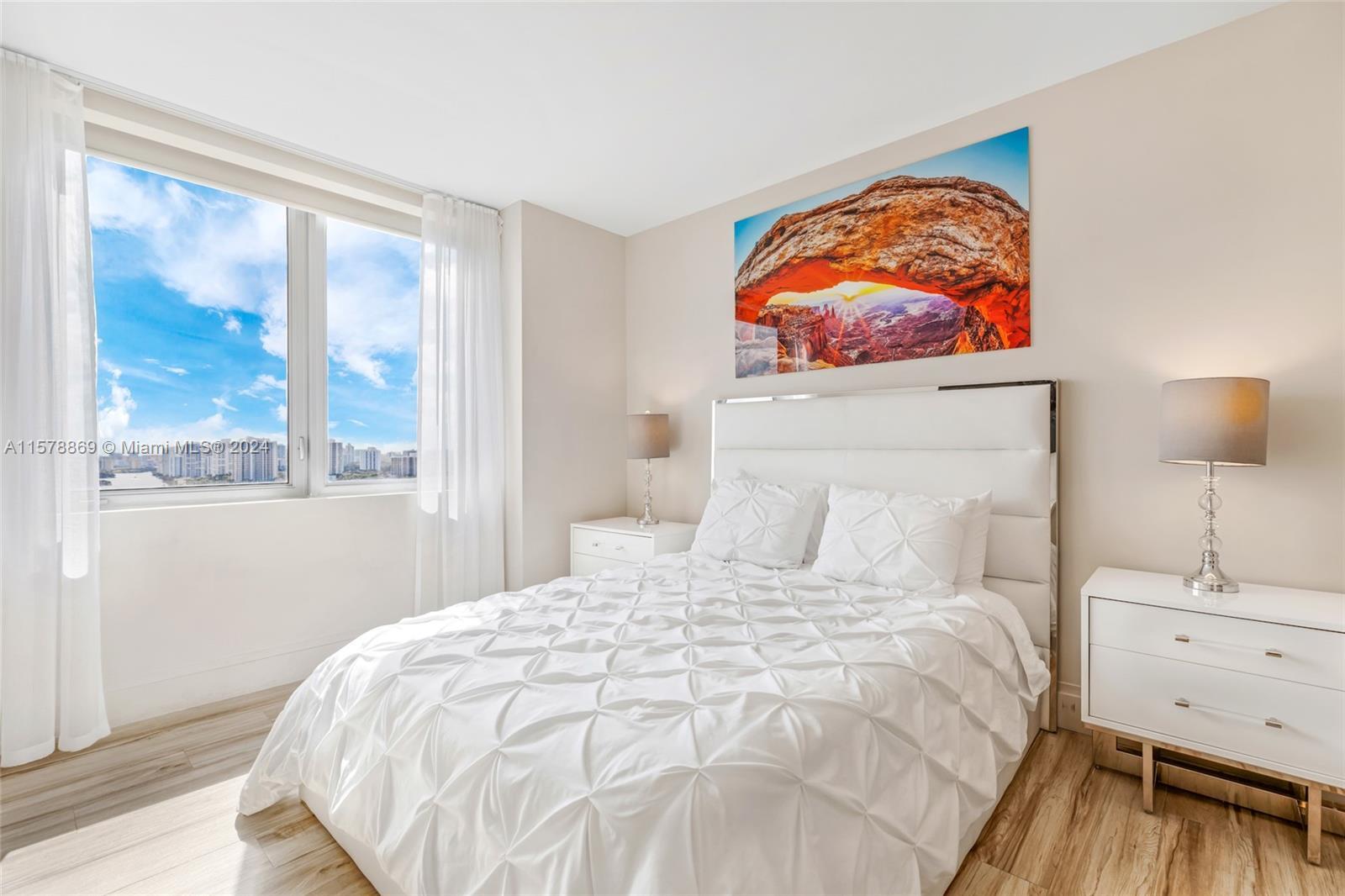 Building Photo - 2600 E Hallandale Beach Blvd