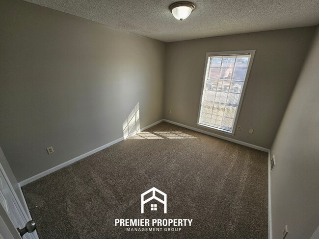 Building Photo - Newly Renovated 3BR Memphis Home w/ Vaulted Ceilings, Brick Fireplace & Covered Patio