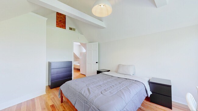 Building Photo - 86 Edwards St