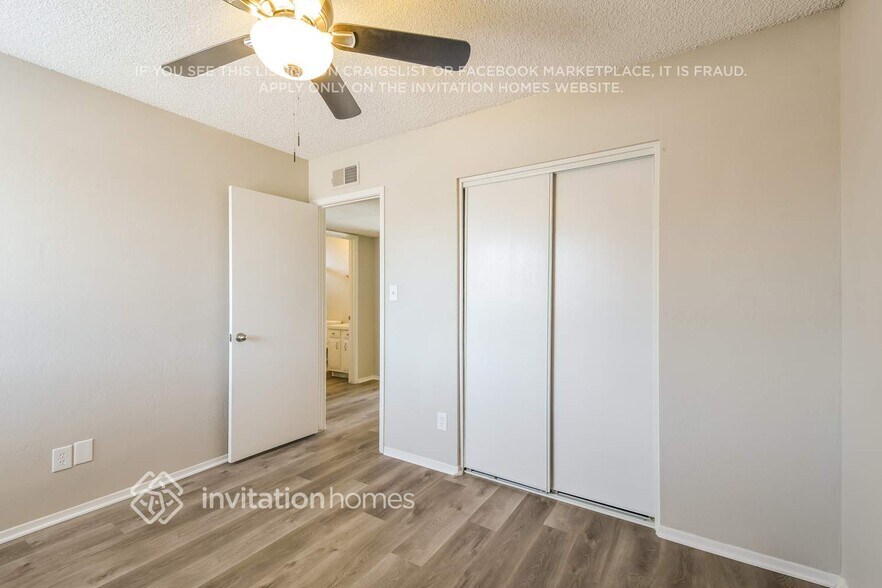Building Photo - 920 W Villa Maria Dr