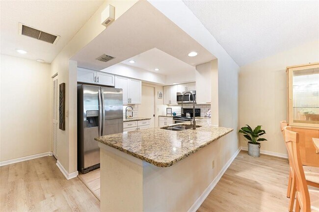Building Photo - 7245 Wood Creek Dr