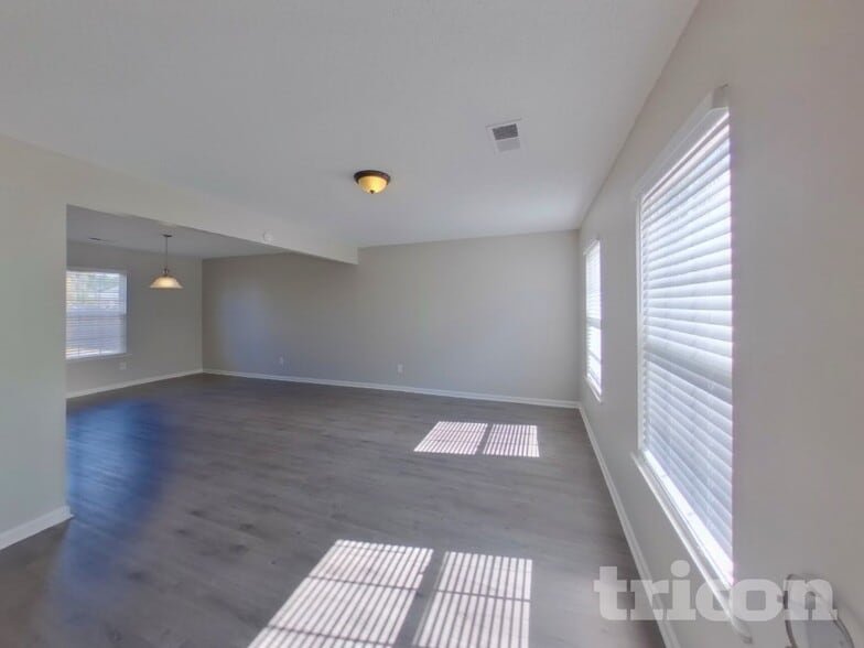 Building Photo - 142 Quiet Grove Dr