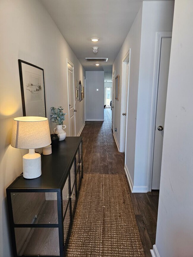 Building Photo - 4 Bedroom Home in Surf City!