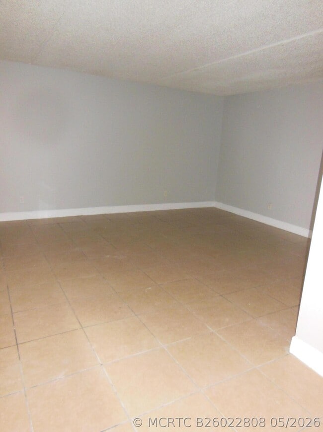 Building Photo - 103 Meadows Cir
