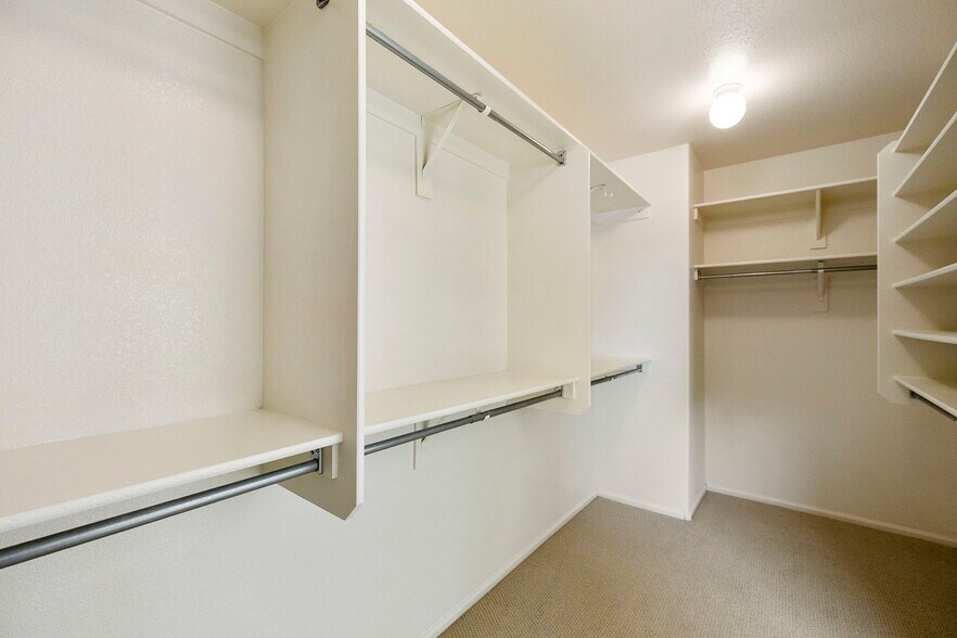 Primary walk in closest - 2404 W Silver Sage Ln