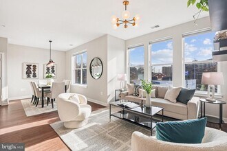 Building Photo - 989 S Buchanan St