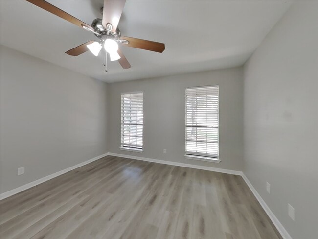 Building Photo - 1411 Chart Dr