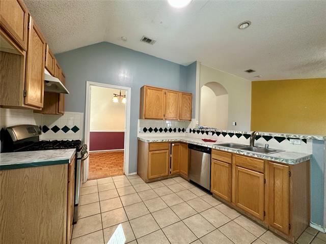 Building Photo - 7122 Deerfield Dr