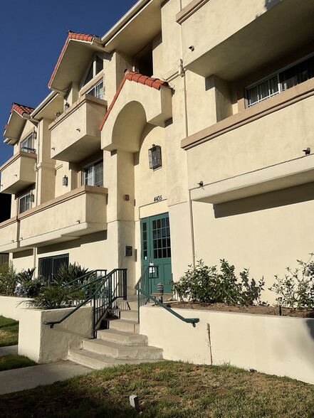 Building Photo - 4435 Coldwater Canyon Ave