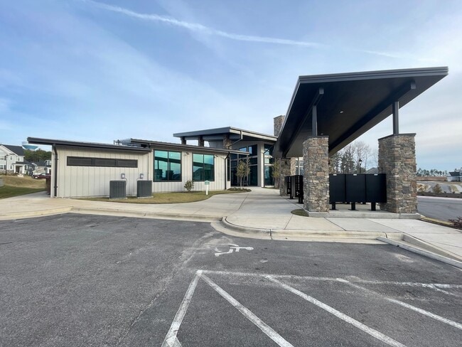 Building Photo - Brand New 3 Story, 4 bedroom, 3.5 bathroom Townhome Featuring a 1st floor Guest Suite, 2 Car Gara...