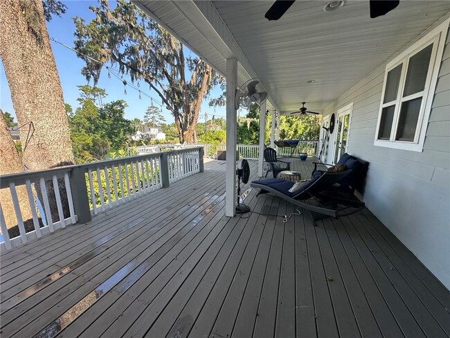 Building Photo - 109 Palmera Ln