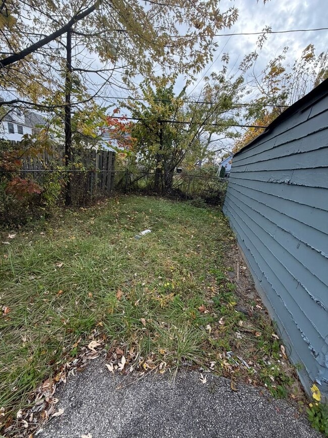 Building Photo - 12706 Parkhill Ave