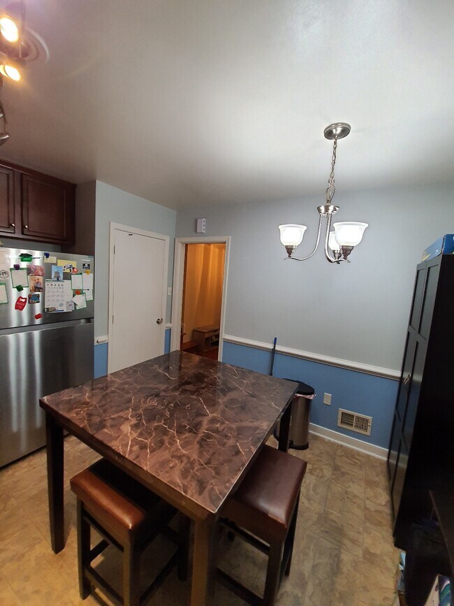 Building Photo - 5320 Lingle Ln