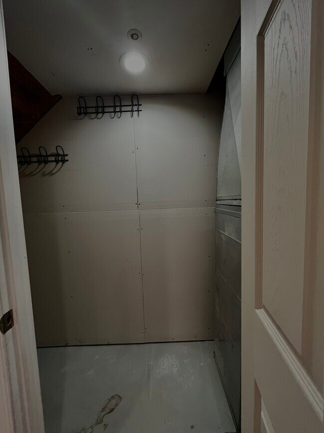 Basement storage - 5010 Kenilworth Ave