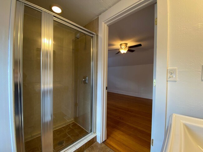 Building Photo - Charming 3 Bed/ 2 Bath in the Heart of Oakley Only $2675/mo!