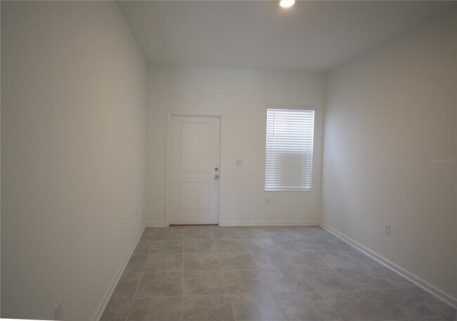 Building Photo - 2500 Skyline Lp